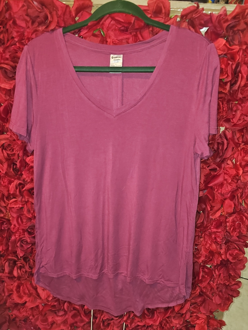 Members Mark Women's Casual V-Neck Short Sleeve Hi Lo Tee in Raspberry Sz. Large